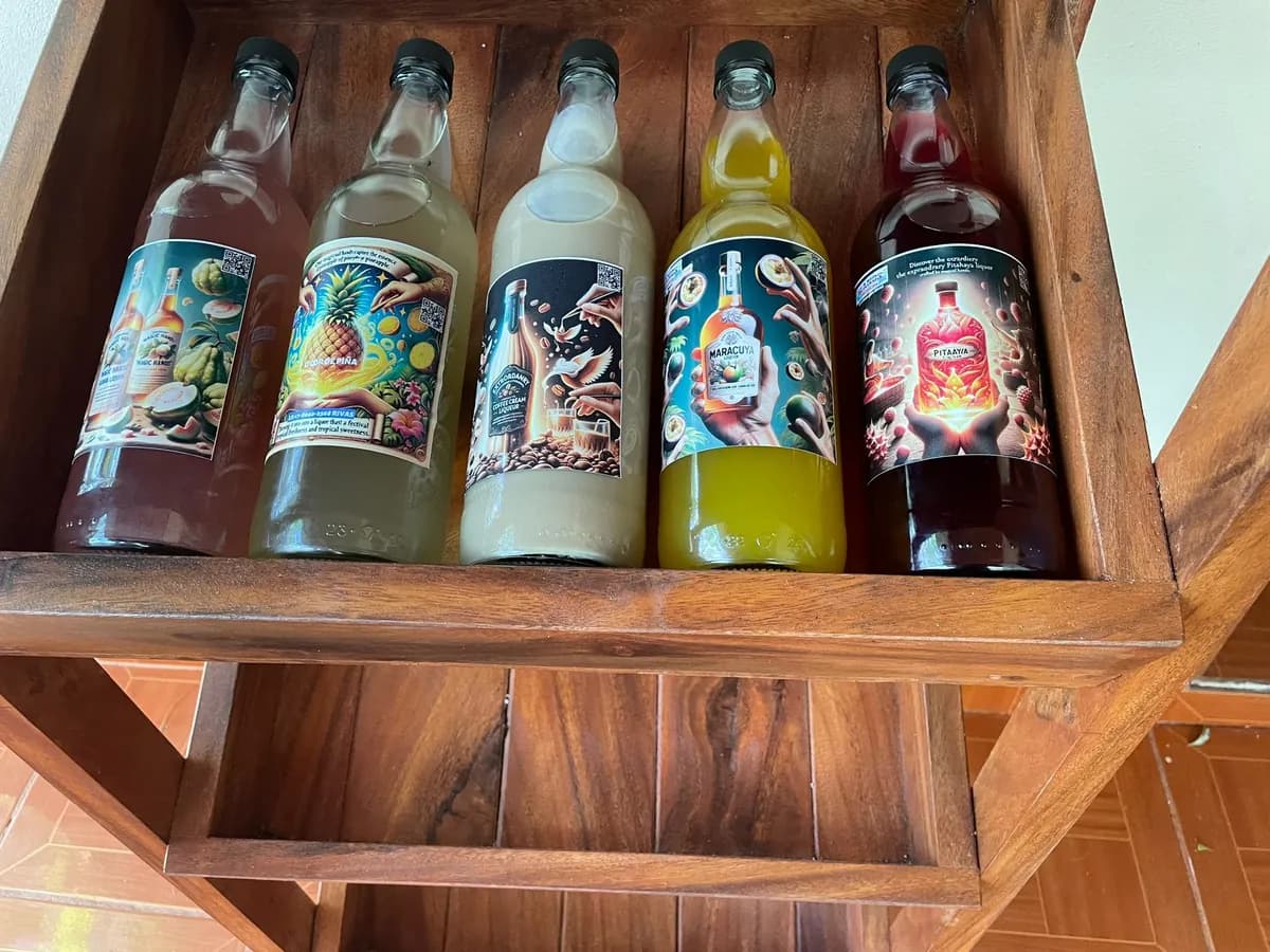 Botellas etiquetadas de Manos Mágicas listas para regalo